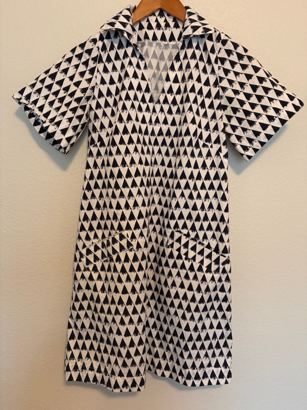 KIT Women’s Asymmetrical Black & White Triangle Print Dress